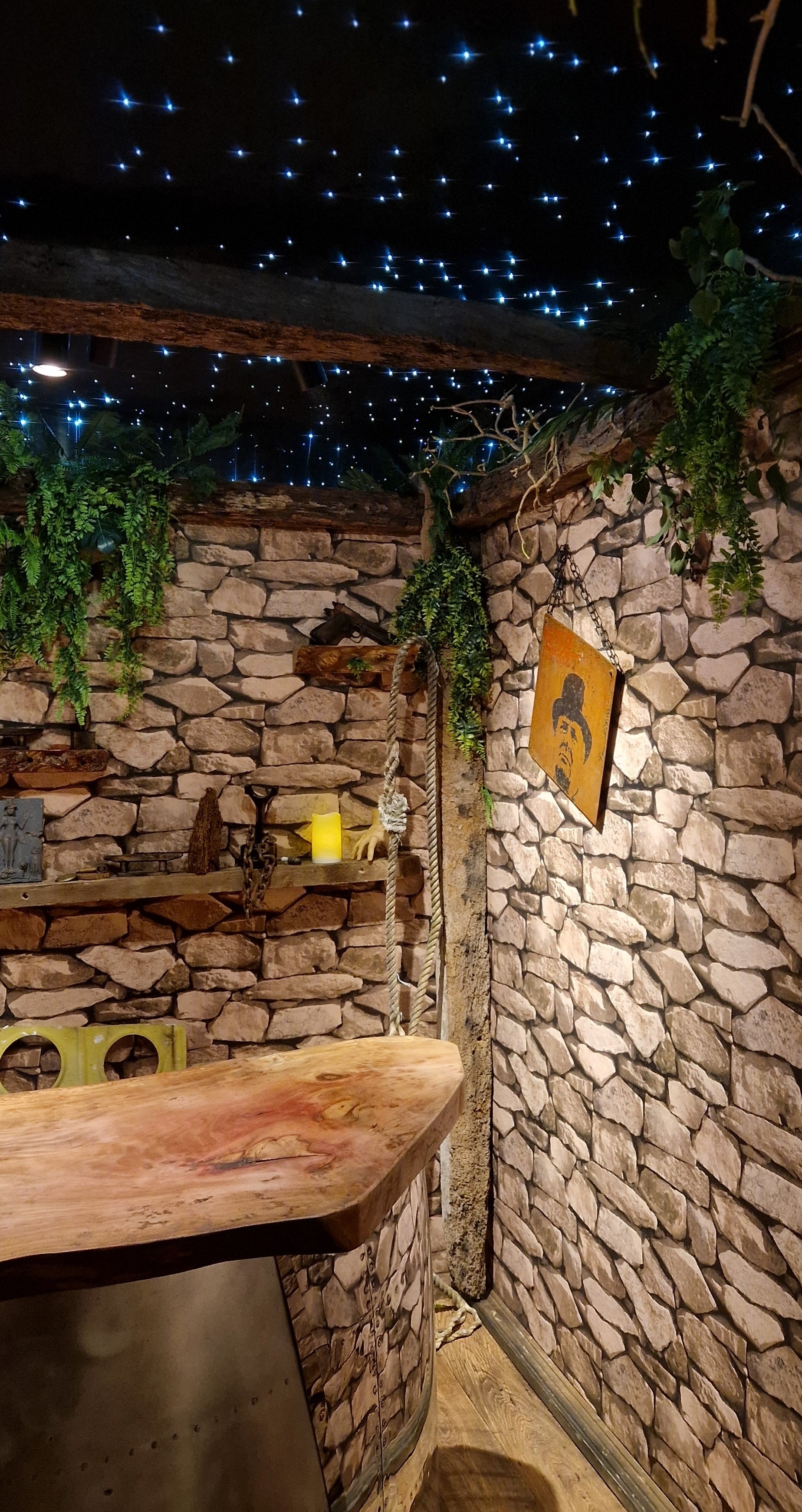 Ye ol' Tavern - 20ft Shipping Container