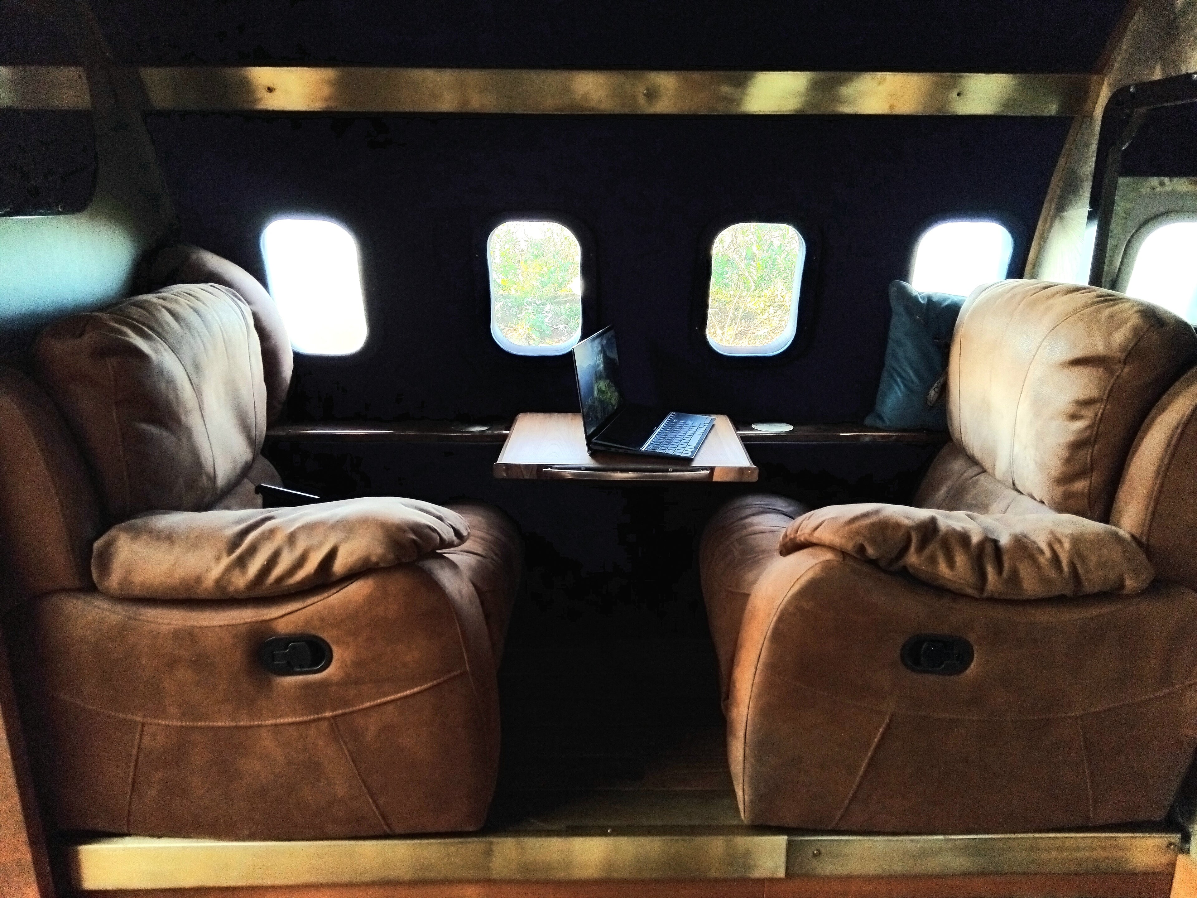 Dash-8 Off Grid Split Sleep Pods