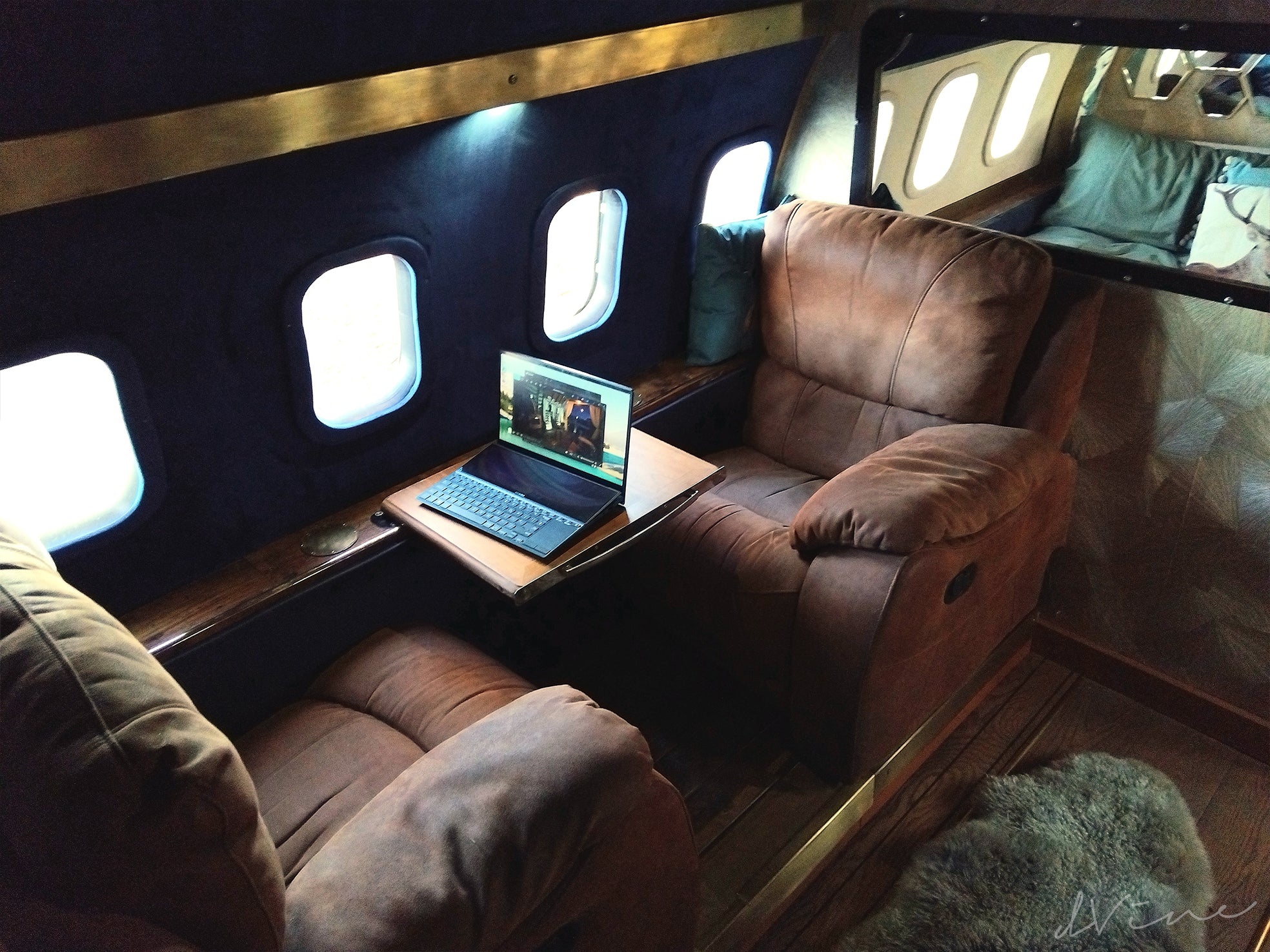 Dash-8 Off Grid Split Sleep Pods