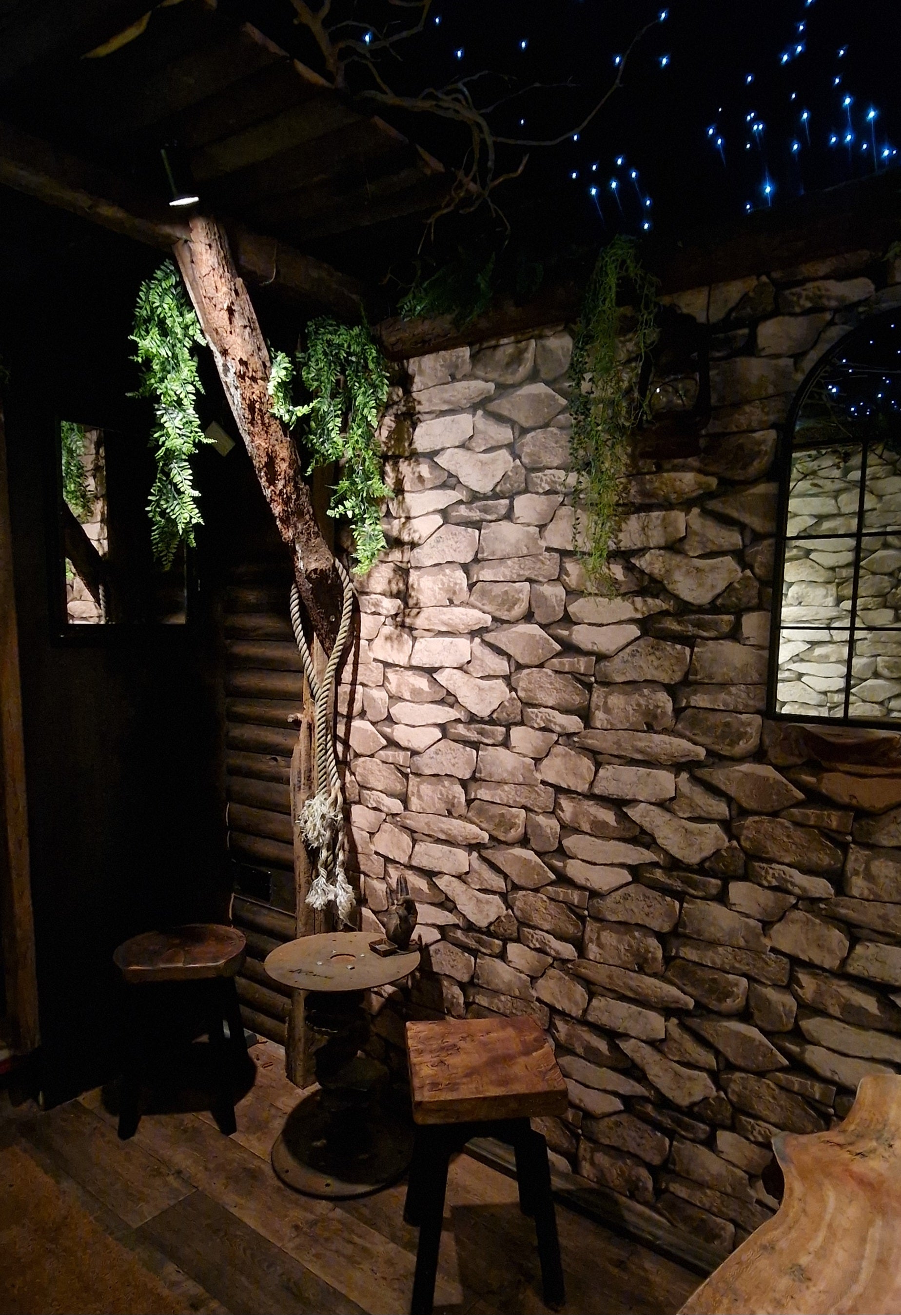 Ye ol' Tavern - 20ft Shipping Container